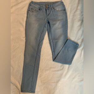 Wallflower brand Size 5 Stretch Skinny Jeans